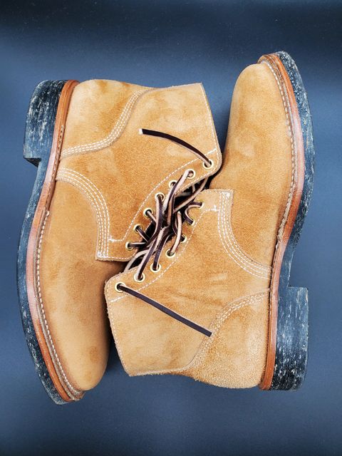 Photo by AlucardX on March 2, 2024 of the Viberg Boondocker in Horween Faded Wheat Chamois Roughout.
