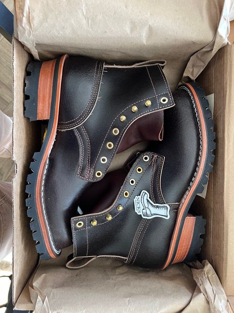 Photo by kase on March 11, 2024 of the Nicks Urban Logger in Horween Brown Waxed Flesh.