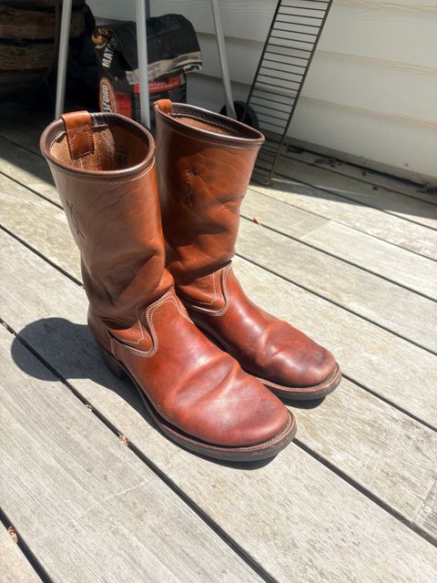 Photo by marens33 on July 8, 2026 of the Unsung Coachman in Maryam Toscanello Horsebutt Overdyed Walnut.
