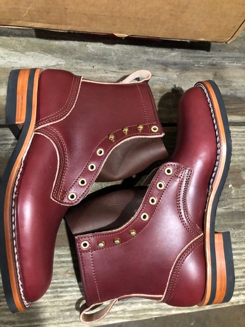 Photo by dj1989 on October 2, 2023 of the Nicks x Parkhurst V1 in Wickett & Craig Burgundy English Bridle.