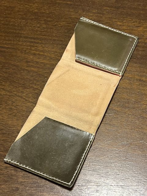 Photo by elmer.richard on February 4, 2026 of the Sentillanosa Minimalist Trifold Wallet in Shinki Olive Shell Cordovan.