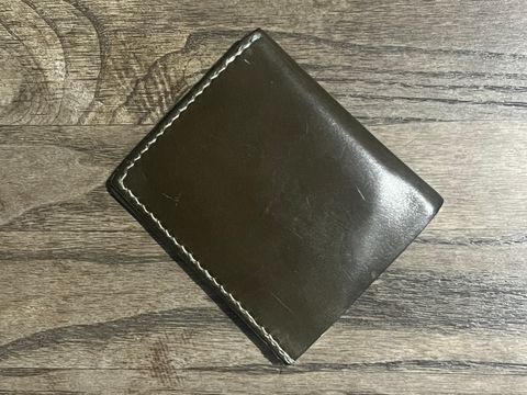 Photo by elmer.richard on March 4, 2026 of the Sentillanosa Minimalist Trifold Wallet in Shinki Olive Shell Cordovan.