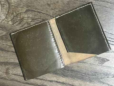 Photo by elmer.richard on March 4, 2026 of the Sentillanosa Minimalist Trifold Wallet in Shinki Olive Shell Cordovan.