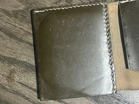 Photo by elmer.richard on March 4, 2026 of the Sentillanosa Minimalist Trifold Wallet in Shinki Olive Shell Cordovan.