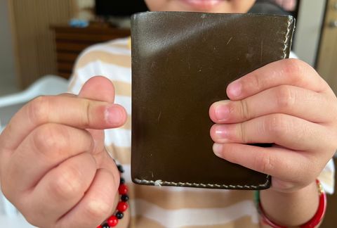 Photo by elmer.richard on April 6, 2026 of the Sentillanosa Minimalist Trifold Wallet in Shinki Olive Shell Cordovan.
