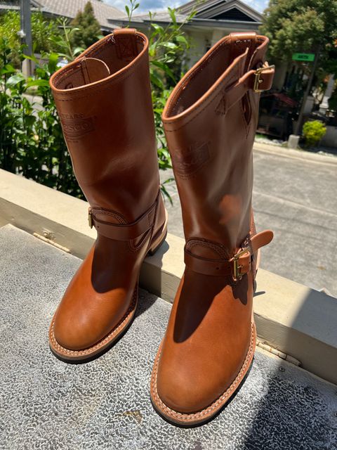 Photo by elmer.richard on October 4, 2022 of the Wesco Boss Engineer Boot in Wickett & Craig Russet Glazed Traditional Harness.
