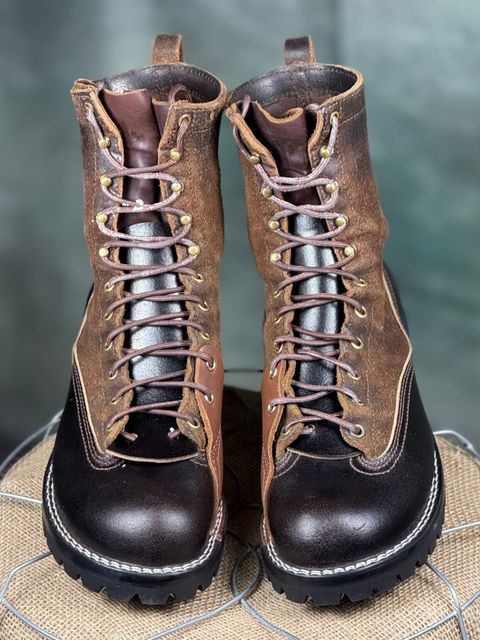 Photo by DocLineman on March 17, 2025 of the Nicks x Rose Anvil ND3 in Horween Brown Waxed Flesh & Seidel 1964 Brown.