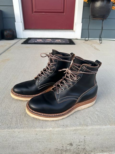 Photo by DexterityDev on November 2, 2023 of the White's 350 Cruiser in Horween Black Chromexcel.