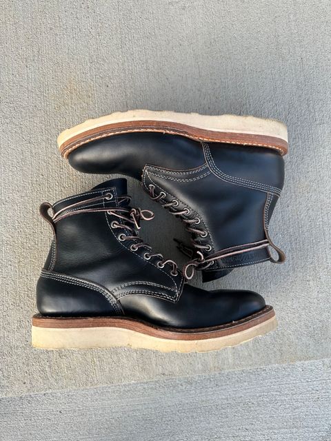 Photo by DexterityDev on November 2, 2023 of the White's 350 Cruiser in Horween Black Chromexcel.