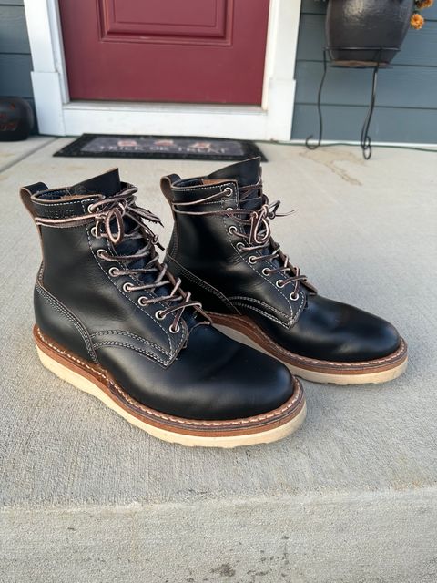 Photo by DexterityDev on November 2, 2023 of the White's 350 Cruiser in Horween Black Chromexcel.