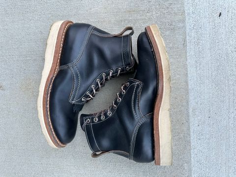 Photo by DexterityDev on December 3, 2023 of the White's 350 Cruiser in Horween Black Chromexcel.