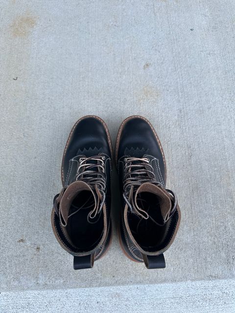 Photo by DexterityDev on December 3, 2023 of the White's 350 Cruiser in Horween Black Chromexcel.