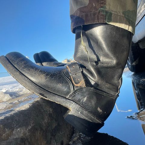 Photo by LMullinsLeather on February 14, 2024 of the Chippewa 17" Engineer Boot in Unknown Material.