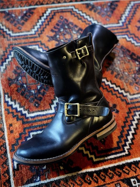 Photo by old_walrus on October 13, 2025 of the White's Max Schaaf 4Q x White's Engineer in Horween Black Chromexcel.