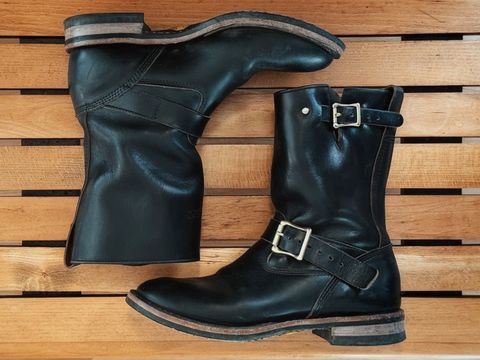 Photo by old_walrus on November 2, 2025 of the White's Max Schaaf 4Q x White's Engineer in Horween Black Chromexcel.