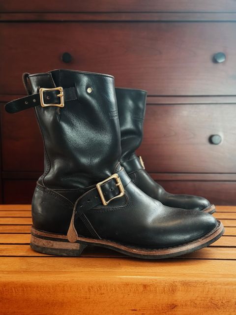 Photo by old_walrus on November 2, 2025 of the White's Max Schaaf 4Q x White's Engineer in Horween Black Chromexcel.