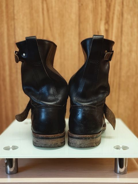 Photo by old_walrus on December 3, 2025 of the White's Max Schaaf 4Q x White's Engineer in Horween Black Chromexcel.