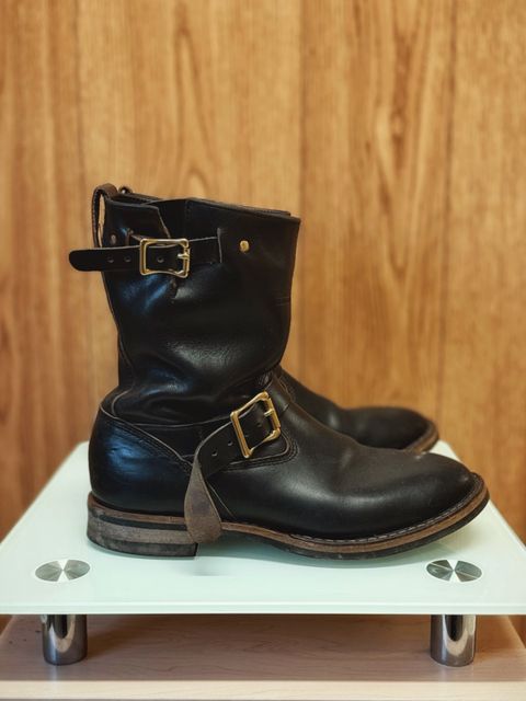 Photo by old_walrus on December 3, 2025 of the White's Max Schaaf 4Q x White's Engineer in Horween Black Chromexcel.
