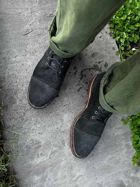 Photo by northsouthdenimguy on September 19, 2023 of the Viberg Service Boot PCT in Horween Charcoal Chamois Roughout.