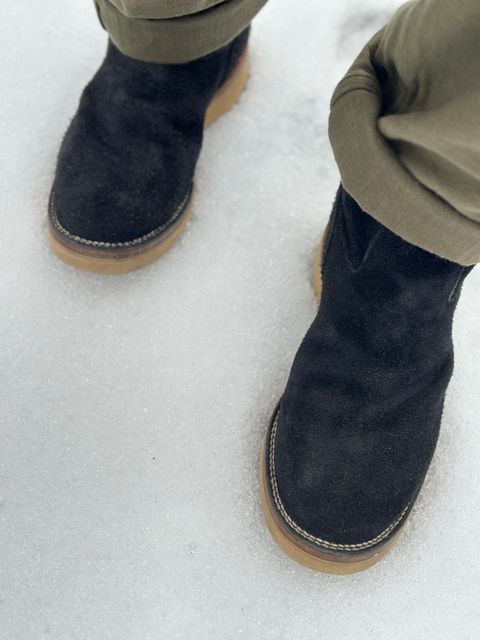 Photo by northsouthdenimguy on January 10, 2025 of the Viberg Roper Boot in Seidel Black Oil Tan Roughout.