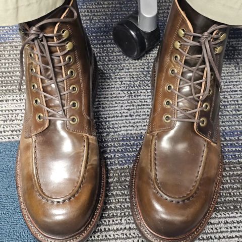 Photo by cgbaird2 on November 29, 2023 of the Grant Stone Brass Boot in Horween Maduro Shell Cordovan.