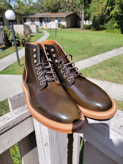 Photo by luisRuiz1125 on November 2, 2022 of the Grant Stone Diesel Boot in Horween Maduro Shell Cordovan.