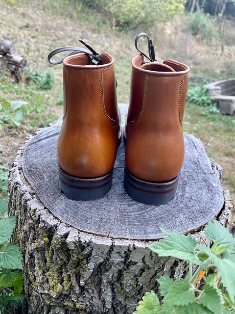 Photo by HonestHunter on October 4, 2024 of the Viberg Service Boot BCT in Shinki Cognac Teacore Horsebutt.