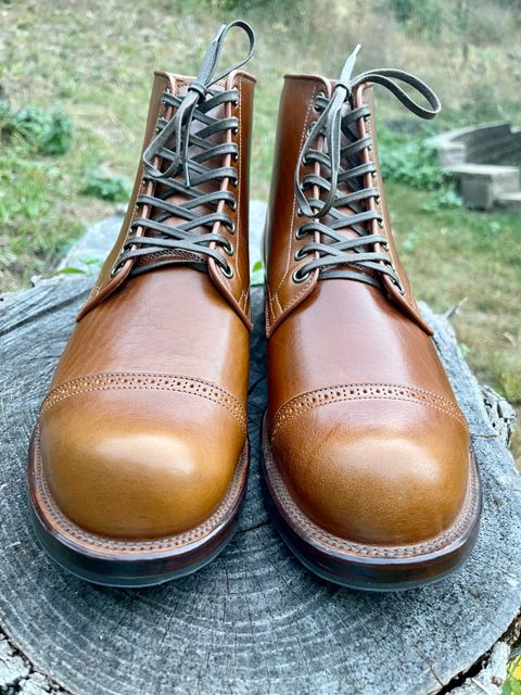 Photo by HonestHunter on October 4, 2024 of the Viberg Service Boot BCT in Shinki Cognac Teacore Horsebutt.