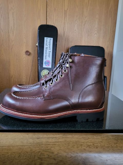 Photo by Mysterium on November 5, 2023 of the Grant Stone Brass Boot in Horween Crimson Chromexcel.