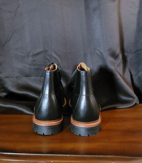 Photo by papavic on October 1, 2022 of the Grant Stone Brass Boot in Horween Black Chromexcel.