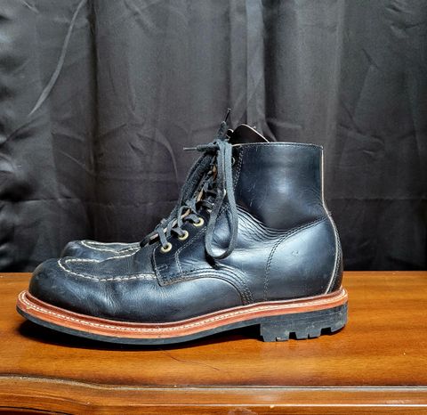 Photo by papavic on December 1, 2022 of the Grant Stone Brass Boot in Horween Black Chromexcel.