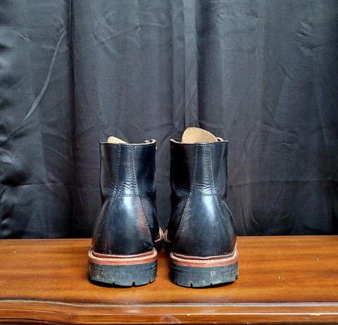 Photo by papavic on February 3, 2023 of the Grant Stone Brass Boot in Horween Black Chromexcel.