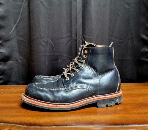 Photo by papavic on February 3, 2023 of the Grant Stone Brass Boot in Horween Black Chromexcel.
