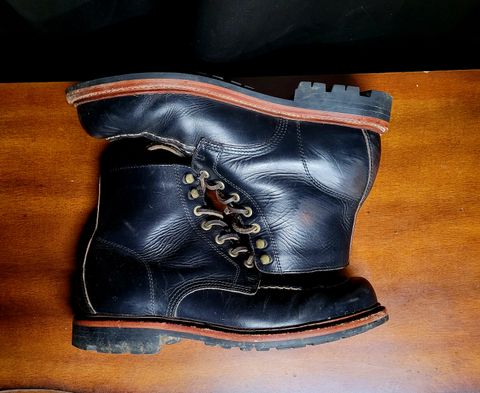 Photo by papavic on February 3, 2023 of the Grant Stone Brass Boot in Horween Black Chromexcel.