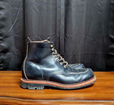 Photo by papavic on February 3, 2023 of the Grant Stone Brass Boot in Horween Black Chromexcel.