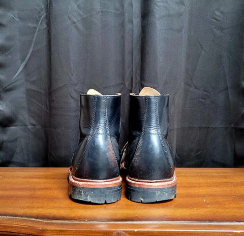 Photo by papavic on March 2, 2023 of the Grant Stone Brass Boot in Horween Black Chromexcel.
