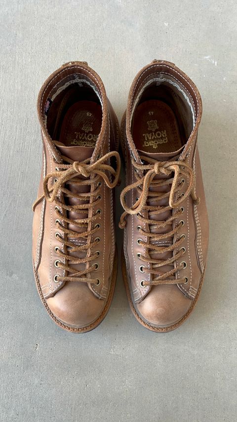 Photo by udi on December 4, 2024 of the Thorogood 1892 Portage in Horween Natural Chromexcel.