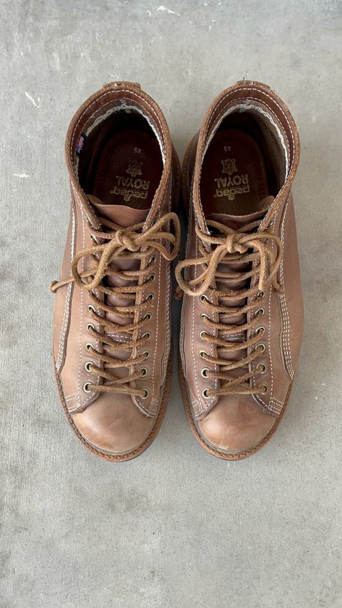 Photo by udi on January 5, 2025 of the Thorogood 1892 Portage in Horween Natural Chromexcel.