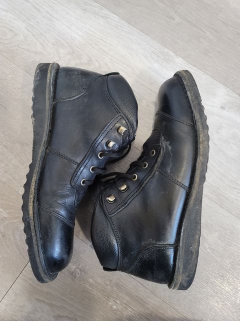 Photo by phsanford on February 4, 2023 of the Jim Green African Ranger in Black Full Grain.