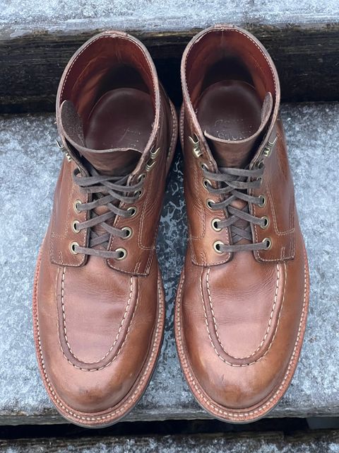 Photo by thepugilist on February 2, 2023 of the Grant Stone Brass Boot in Horween Dune Chromexcel.