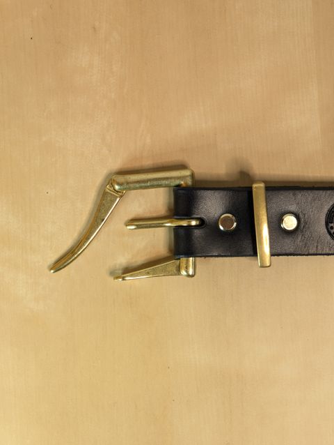 Photo by Rieslingspaschteit on January 1, 2026 of the Palsjö Sweden Fireman's Quick Release Leather Belt Black in Tärnsjö Garveri 10 oz. vegetable-tanned leather.