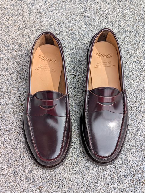 Photo by Rieslingspaschteit on May 31, 2026 of the Velasca Filòm in Burgundy Brown, Smooth Abraded Bull Leather.