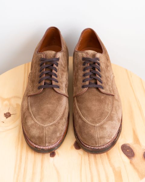 Photo by J_L on May 29, 2024 of the Alden Algonquin V-Tip Blucher in Snuff Suede.