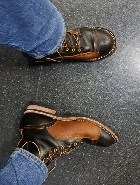 Photo by jdog21 on May 22, 2022 of the Nicks Hot Shot in Horween Black Waxed Flesh.