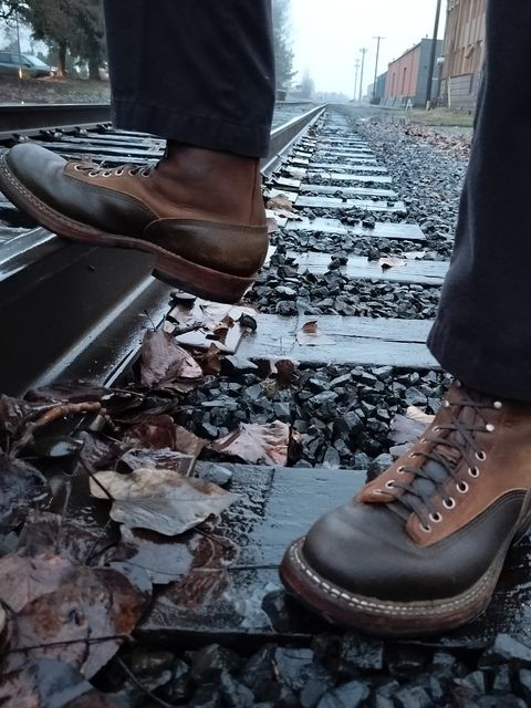 Photo by a1moyer on January 6, 2025 of the White's 375 LTT Construction Boot in Seidel Distressed Smooth & Horween Olive Waxed Flesh.