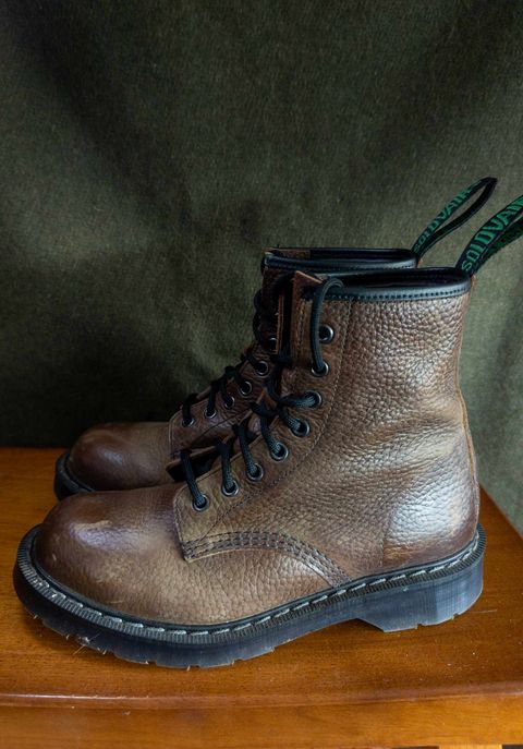 Photo by sadcat1991 on December 5, 2023 of the Solovair 8 Eye Derby Boot in Gaucho Brown Grain.