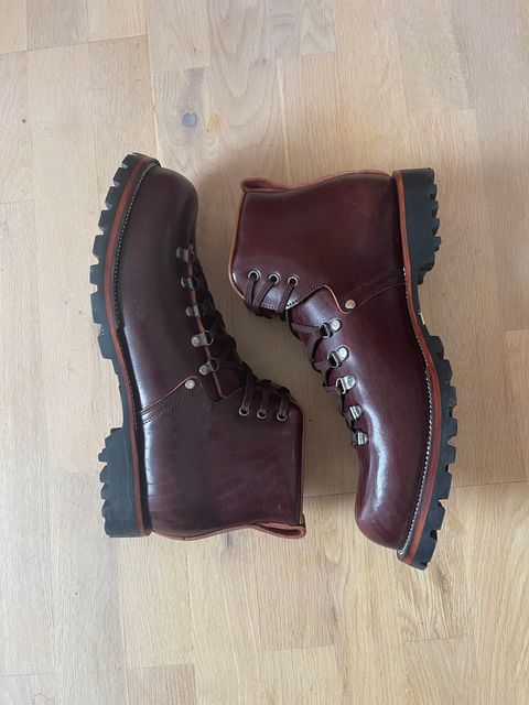 Photo by martining on October 1, 2023 of the Renav HKB - 2415 in Shinki Burgundy Oiled Horsebutt.