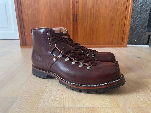 Photo by martining on October 1, 2023 of the Renav HKB - 2415 in Shinki Burgundy Oiled Horsebutt.
