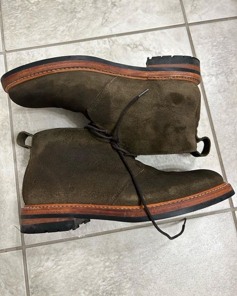 Photo by natjow on January 4, 2023 of the Taylor Stitch Unlisted Model in Olive Suede.