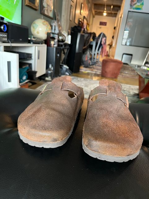 Photo by WaxDaddy on December 4, 2022 of the Birkenstock Boston in Mink Suede.